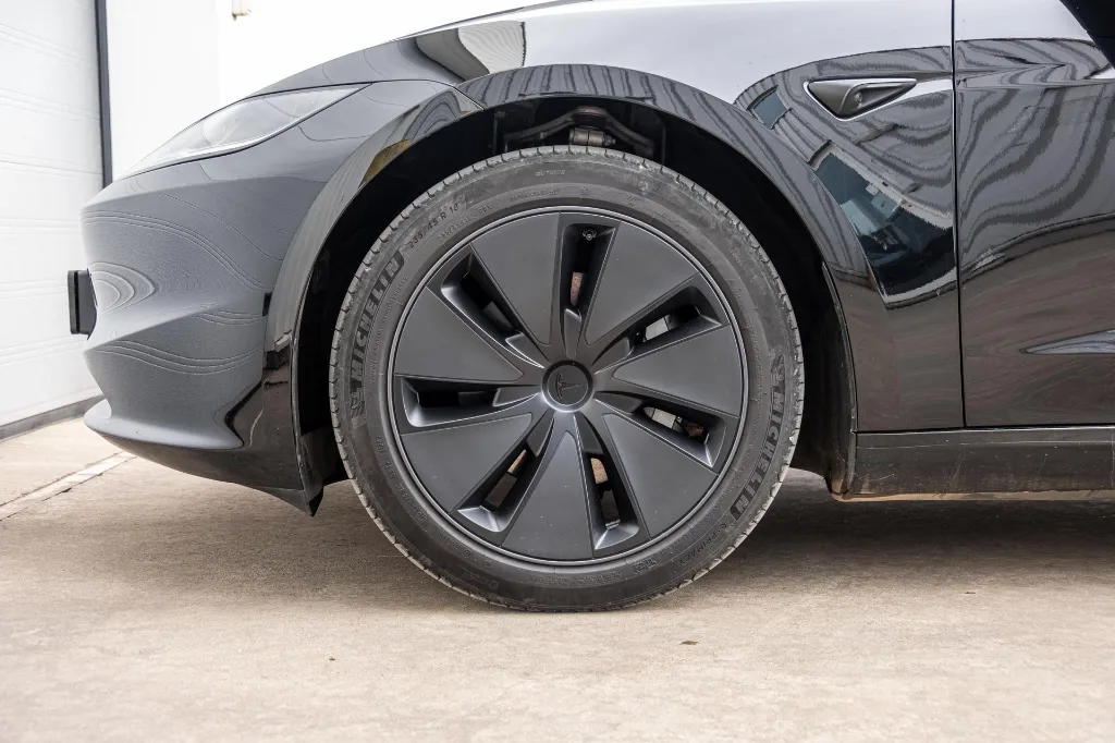 20260327_TESLA_MODEL_3_006.webp