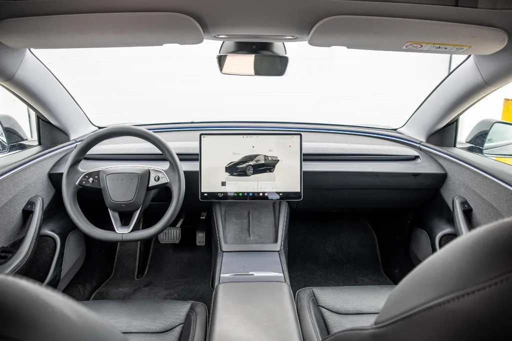 20260327_TESLA_MODEL_3_007.webp