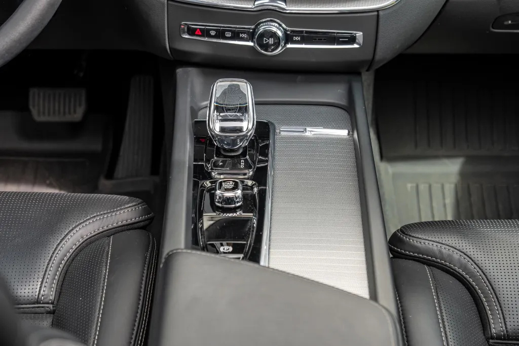 20260410_VOLVO_XC_60_T6_011.webp