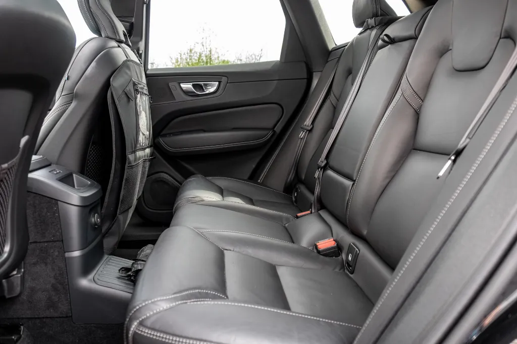 20260410_VOLVO_XC_60_T6_009.webp