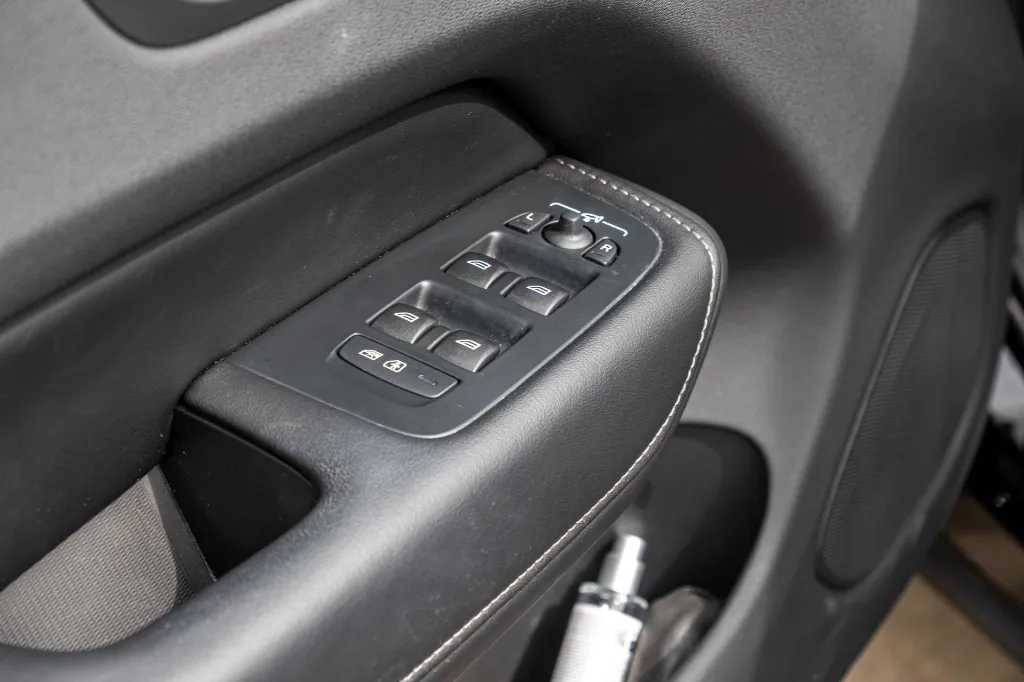 20260410_VOLVO_XC_60_T6_037.webp