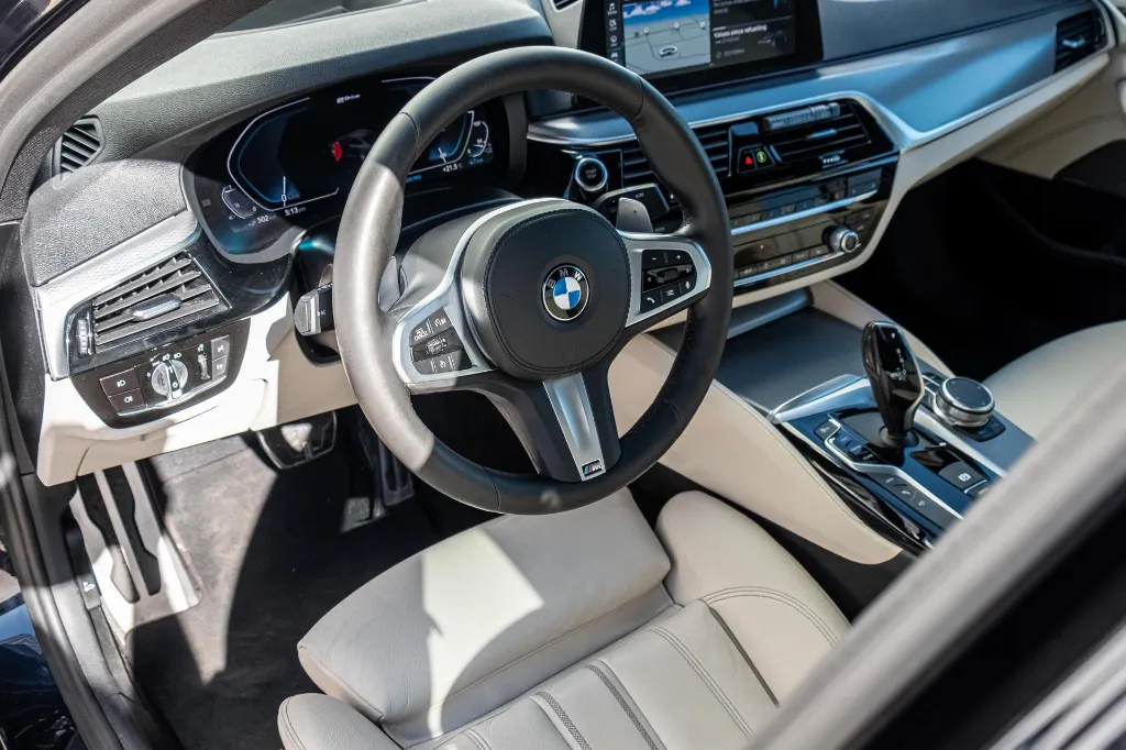 20260429_BMW_530E_020.webp