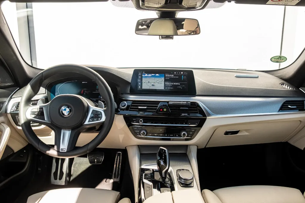 20260429_BMW_530E_007.webp