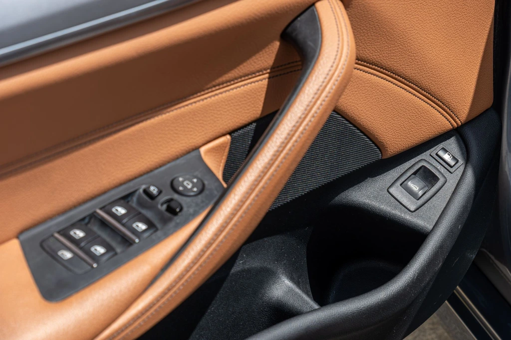 20260615_BMW_530E_033.webp