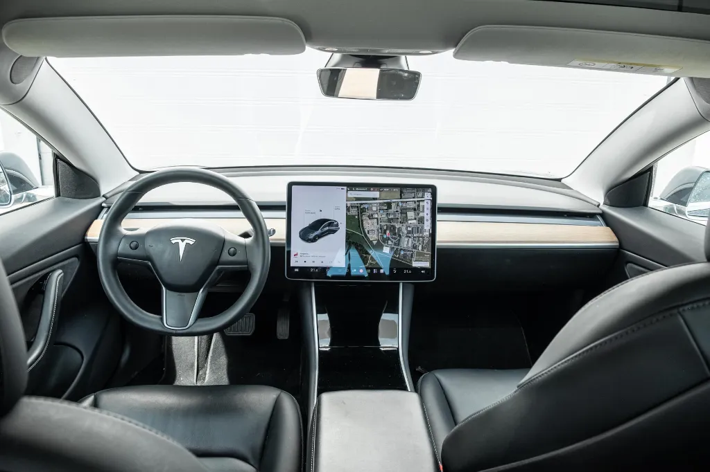 20260710_TESLA_MODEL_3_007.webp