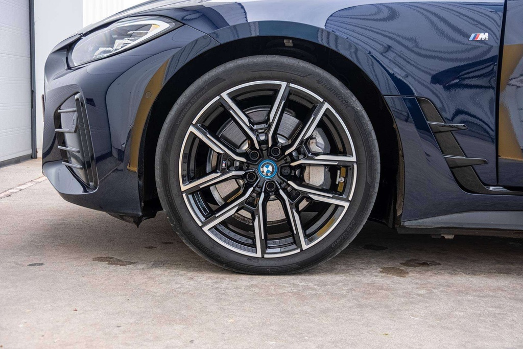 BMW i4 5