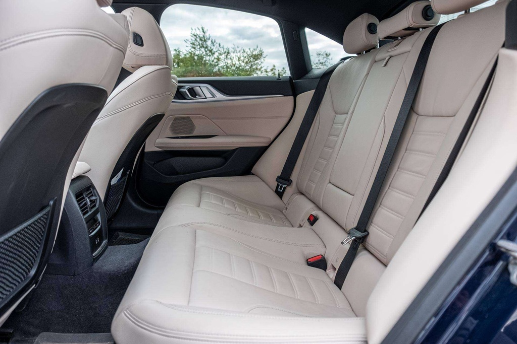 BMW i4 8