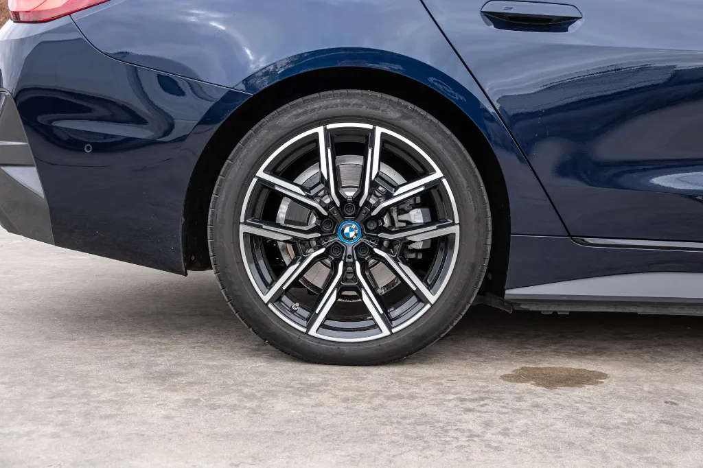 20261015_BMW_I4_039.webp