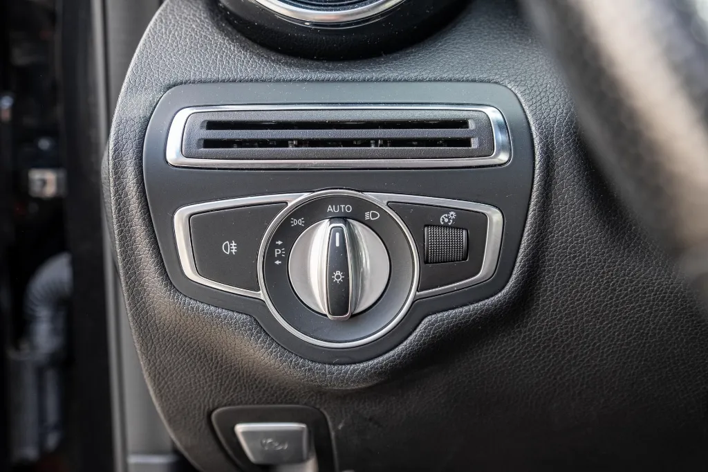 20261016_MERCEDES_C180_030.webp