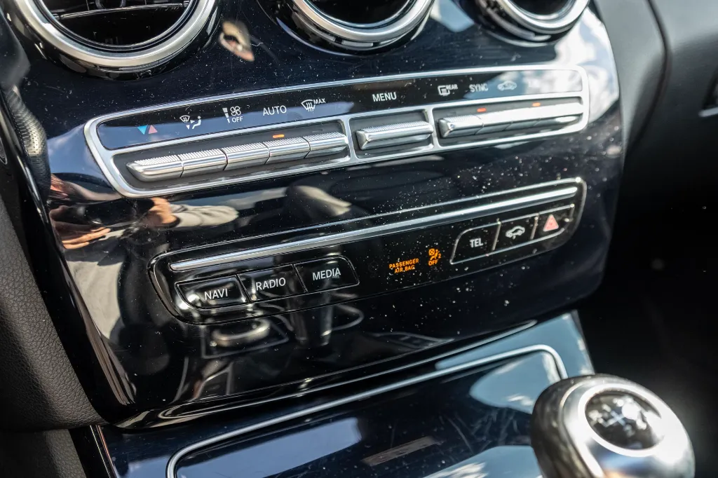 20261016_MERCEDES_C180_016.webp