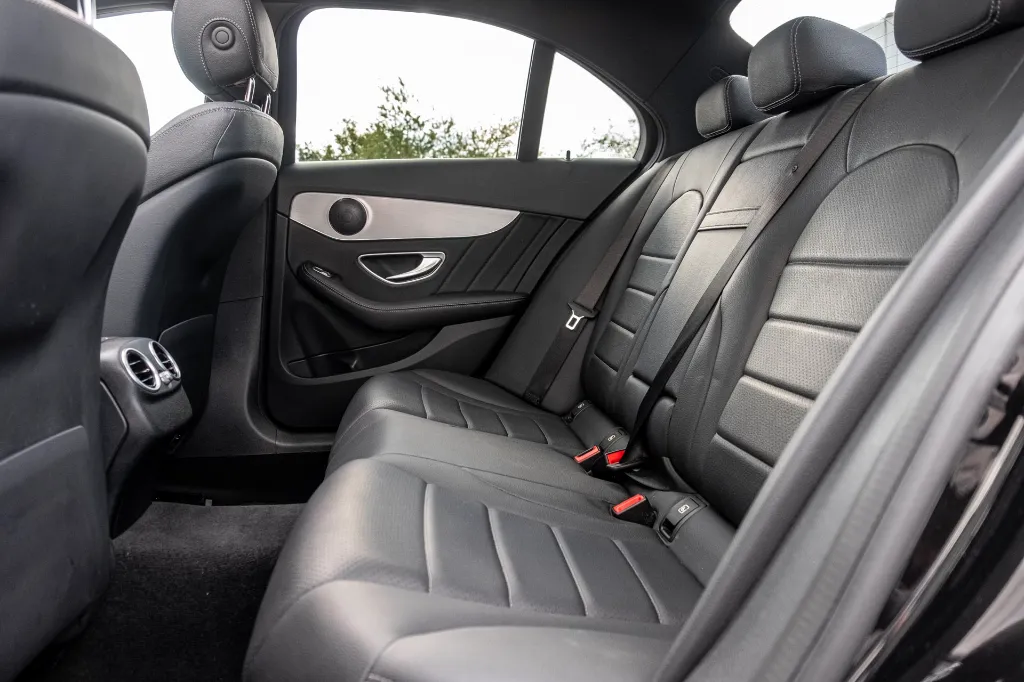20261016_MERCEDES_C180_009.webp