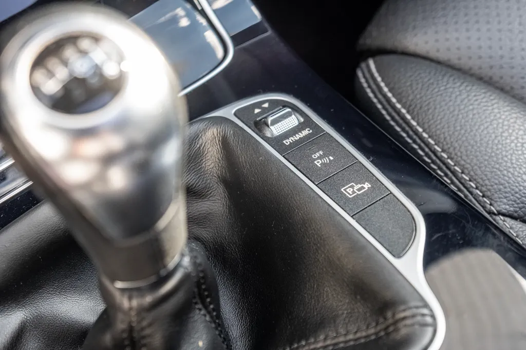 20261016_MERCEDES_C180_027.webp