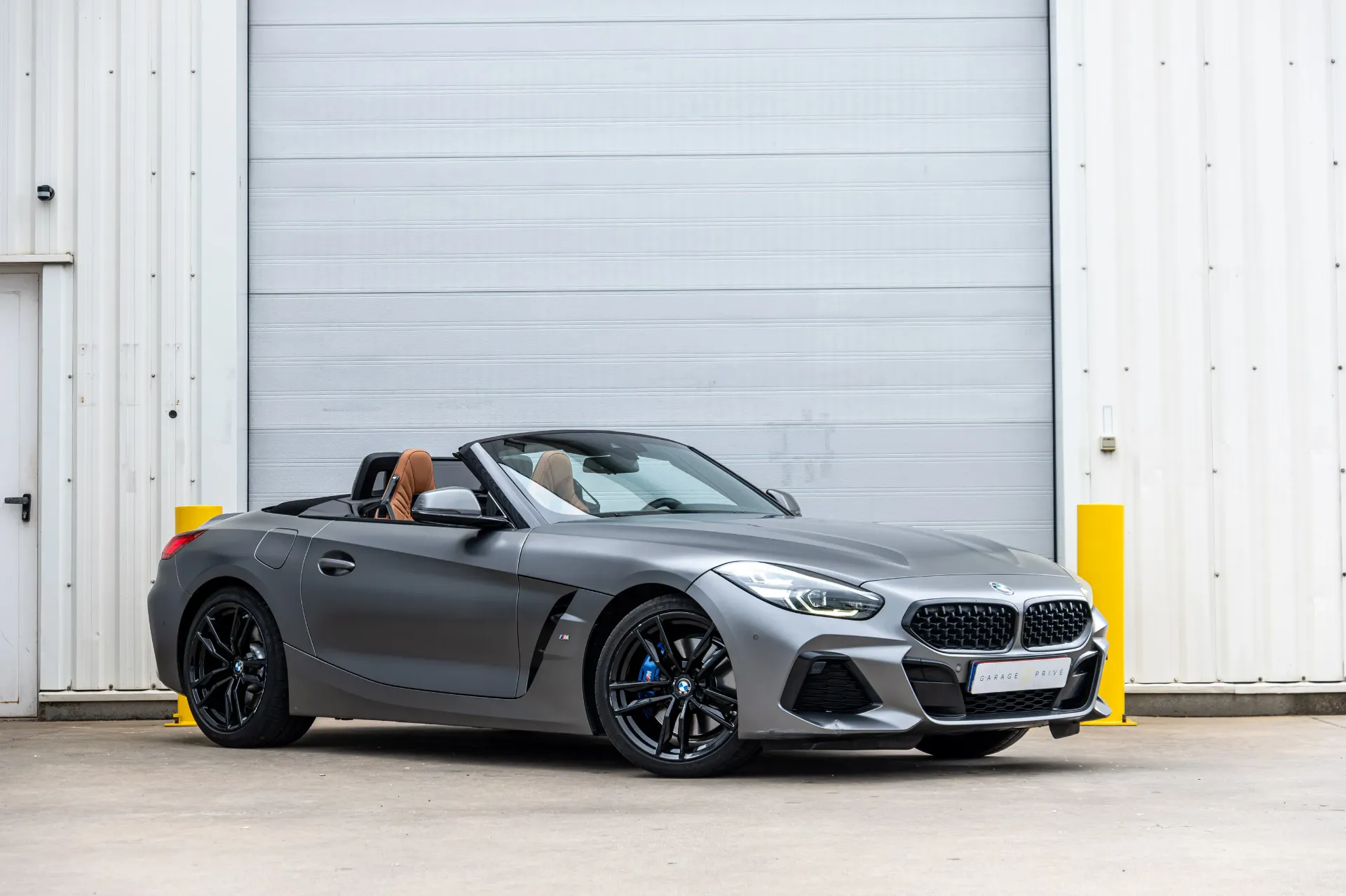 BMW Z4 sDrive20i | FROZEN GREY - COGNAC